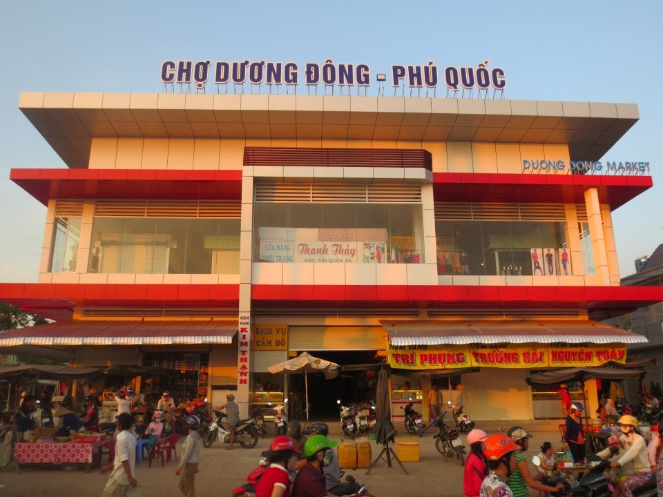 Tham quan mua sắm tại chợ Dương Đông Phú Quốc