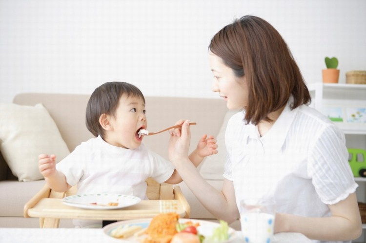 Mách mẹ 5 bí quyết giúp trẻ ăn ngon miệng