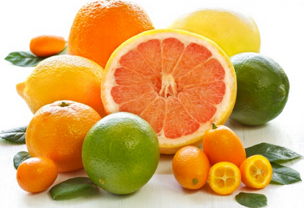 Trai cay nhieu vitamin C 600x412 - Những thực phẩm có thể gây hại cho bé dưới 1 tuổi