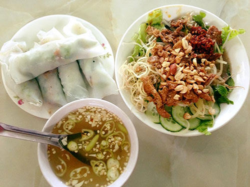 banh uot thit nuong kim long bieu trung cho ve dep am thuc hue - Bánh ướt thịt nướng Kim Long - biểu trưng cho vẻ đẹp ẩm thực Huế