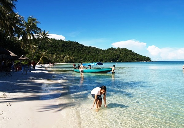 bai khem phu quoc 1 - Đến bãi Khem Phú Quốc thưởng thức gỏi cá trích thơm ngon nức tiếng