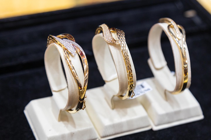 Giá vàng hôm nay 6/6: Đảo chiều giảm, giằng co quanh mốc 3.350 USD/ounce