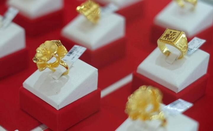 Giá vàng hôm nay 12/6: Đảo chiều tăng dựng đứng gần 200 USD/ounce