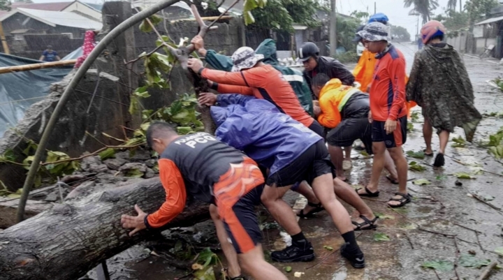Bão Bavi mạnh lên thành siêu bão