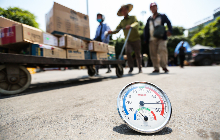 Dự báo thời tiết Hà Nội hôm nay 14/8: Ngày nắng 36°C, chiều tối mưa dông