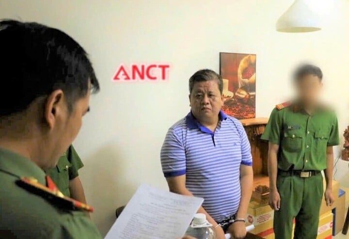 Vì sao chủ tịch công ty từng ‘nổ’ chi 100 tỷ USD làm đường sắt cao tốc bị bắt?